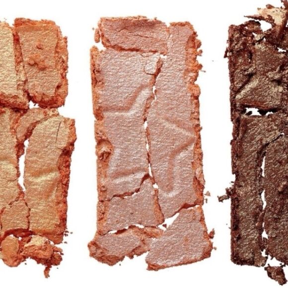 NIB 3- Shade Highlighter Palette - Picture 7 of 14